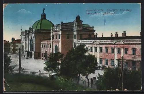 AK Stanislau, Bahnhof mit Anlage und Vorplatz