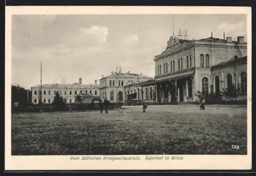 AK Wilna, Bahnhof mit Kindern auf dem Vorplatz