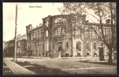 AK Brest Litowsk, Hausruine mit prunkvoller Fassade