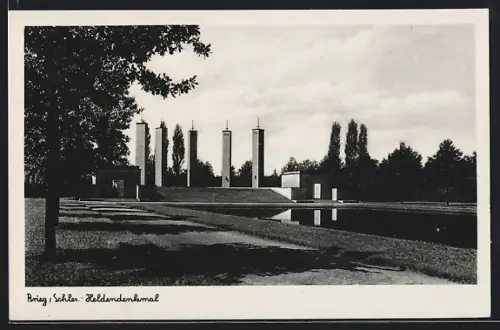 AK Brieg /Schles., Blick zum Heldendenkmal