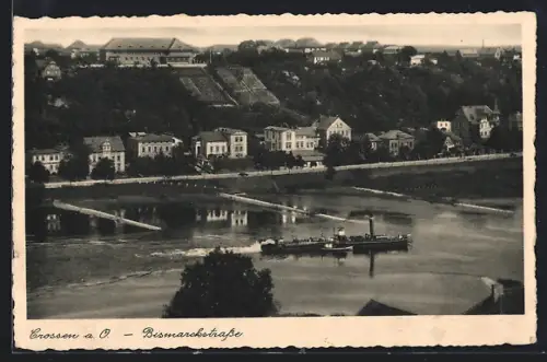 AK Crossen a. O., Bismarckstrasse mit Dampfer