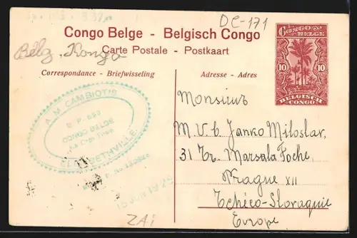 AK Katanga, Nègres niveland une termitiére, Negers eene termietenwoning effen leggend, Termitenbau