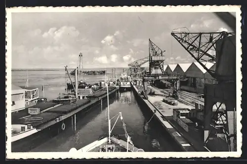 AK Léopoldville, Port Public
