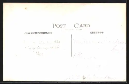 AK Strassenbahn vor einer Kirche