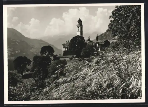 AK Soglio, Kirche mit Umgebung im Sommer