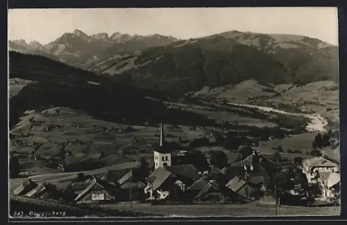 AK Guggisberg, Ortsansicht mit Berglandschaft