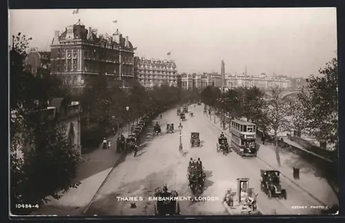 AK London, Thames Embankment, Strassenbahn