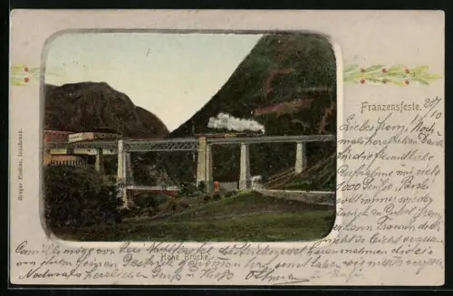 AK Franzensfeste, Eisenbahn fährt über ein Viadukt