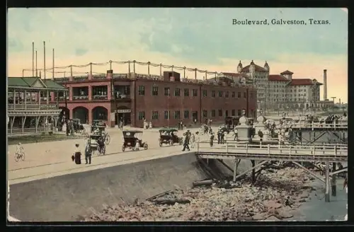 AK Galveston, TX, View of the Boulevard with restaurant