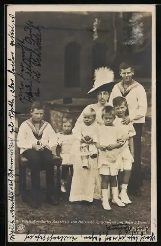 AK Grossherzogin Mutter Anastasia von Mecklenburg-Schwerin mit ihren 6 Enkeln