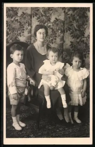 AK Prinzessin Antonia von Luxemburg mit ihren Kindern