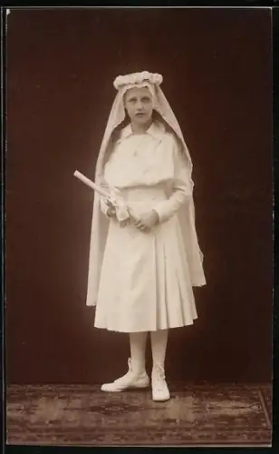 AK Erzherzogin Rosa von Österreich bei der Kommunion