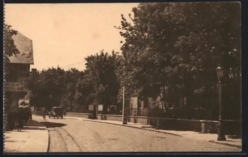 AK La Panne, Pension de Famille Kasteeltje, Avenue de la Mer, 17, Vue de long de l`avenue