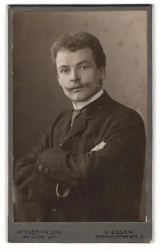 Fotografie Ph. Uhl, Giessen, Frankfurter Str. 5, Porträt eines eleganten Herrn