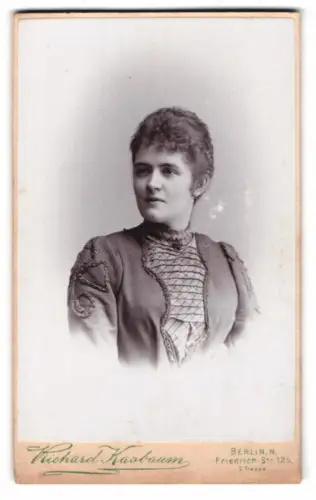 Fotografie Richard Kasbaum, Berlin, Friedrich Str. 125, Porträt einer Dame
