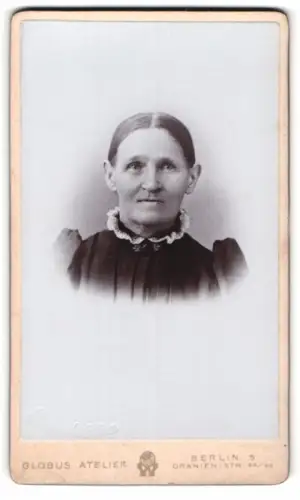 Fotografie Globus Atelier, Berlin, Oranienstr. 52, Porträt einer älteren Frau