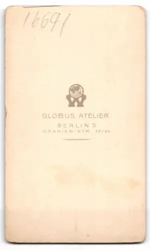 Fotografie Globus Atelier, Berlin, Oranienstr. 52, Porträt einer älteren Frau