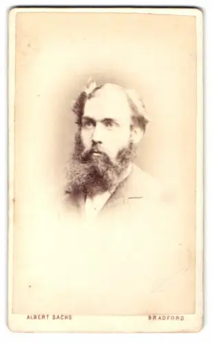 Fotografie Albert Sachs, Bradford, Westgate 151, Porträt eines Mannes mit Bart