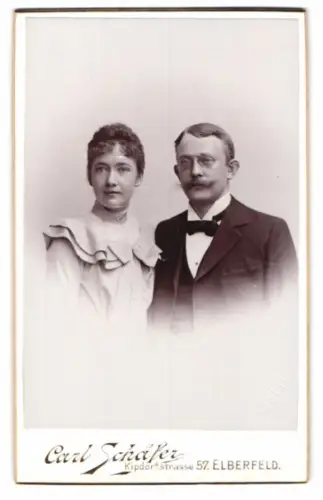 Fotografie Carl Schäfer, Elberfeld, Kipdorfstrasse 57, Portrait eines eleganten Paares