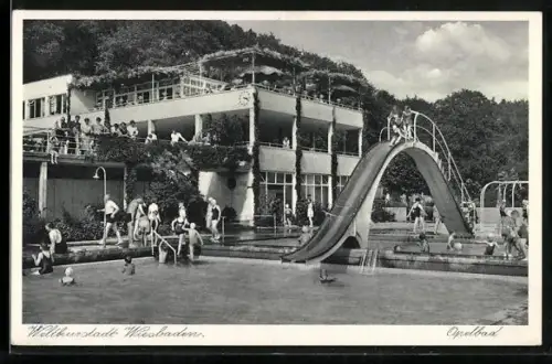 AK Wiesbaden, Freibad mit Gebäude und Waserrutsche