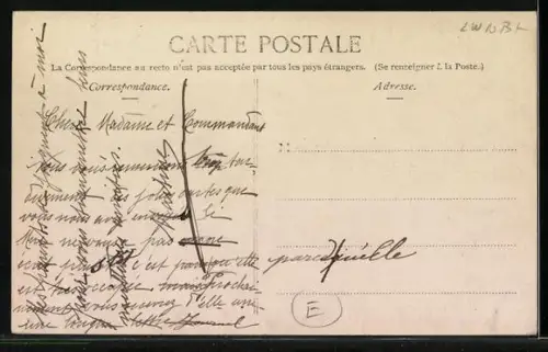 Foto-AK Reiter mit Pferd springt über eine Hecke