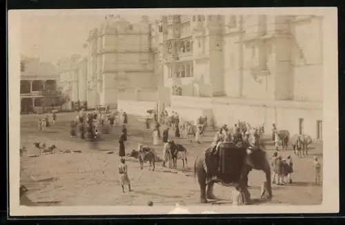 Foto-AK Elefant mit drei Männern auf dem Rücken
