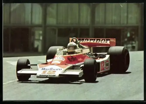 AK Rennfahrer Jochen Mass bei einem Autorennen
