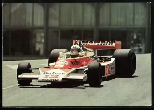 AK Rennfahrer Jochen Mass bei einem Autorennen