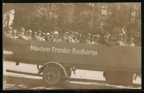 Foto-AK München, Autobus der Münchner Fremden-Rundfahrten
