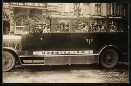 Foto-AK Köln, Autobus Rundfahrt durch Köln, Hotel Reichshof