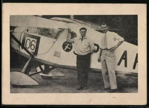AK Männer vor einem Flugzeug