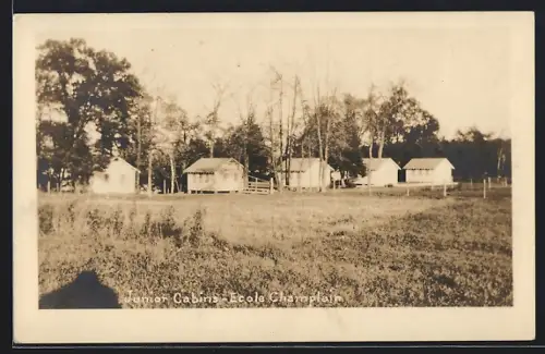 AK Ferrisburgh, VT, Ecole Champlain, Junior Cabins
