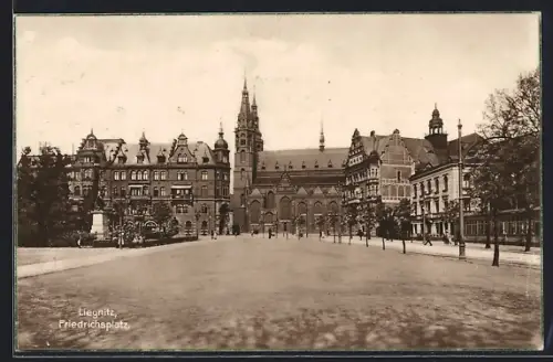 AK Liegnitz, Friedrichsplatz mit Denkmal, Panorama