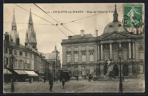 AK Chalons-sur-Marne, Place de l`Hôtel de Ville, Strassenbahn