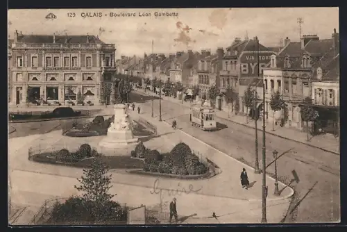 AK Calais, Boulevard Léon Gambetta, Strassenbahn
