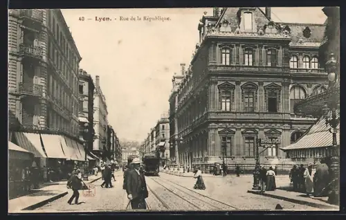 AK Lyon, Rue de la République, Strassenpartie mit Strassenbahn