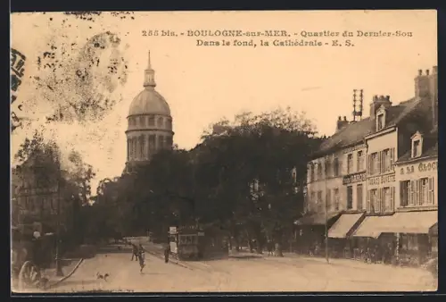 AK Boulogne-sur-Mer, Quartier du Dernier-Sou, Dans le fond, la Cathédrale, Strassenbahn