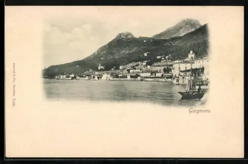 AK Gargnano, Panorama mit Bergen