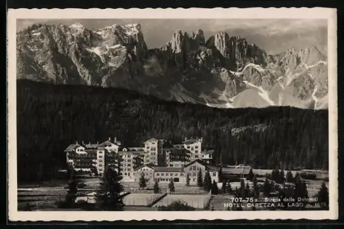 AK Karersee, Hotel Carezza al Lago, Vista dell`hotel con alte montagne