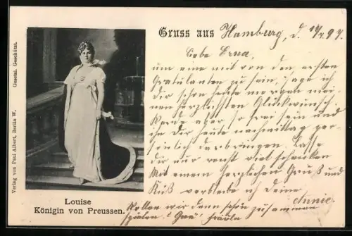 AK Königin Luise von Preussen im eleganten Kleid mit Mantel auf einer Treppe stehend