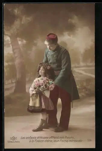 AK Les enfants d`Alsacee offerent ces fleurs à la Franche chérie, leur Patrie retrouvée