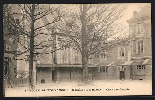 AK Dijon, Ecole Saint-Francois de sales de Dijon, Cour des Grands