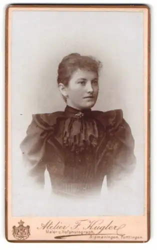 Fotografie F. Kugler, Sigmaringen, Krauchenwieserstr., Porträt einer Dame