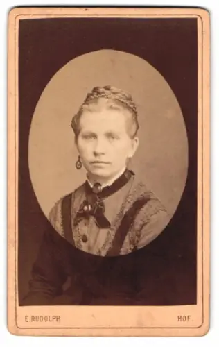 Fotografie E. Rudolph, Hof, Marien-Str. 695 d, Porträt einer Dame in ovalem Passepartout