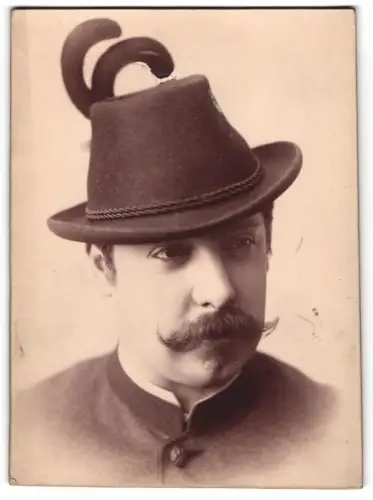 Fotografie Portrait Josef Pichler, Hutfabrikant in Graz der Firma Josef Pichler & Söhne