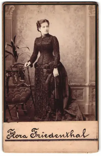 Fotografie Hermann Brandseph, Stuttgart, Portrait Flora Friedenthal, polnische Pianistin & Klavierlehrerin