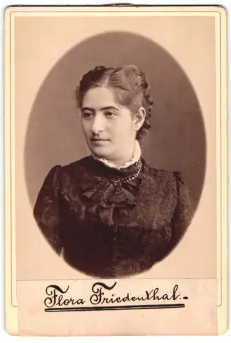 Fotografie V. Petrykoskagou, Rostow am Don, Portrait Flora Friedenthal, polnische Pianistin und Klavierlehrerin