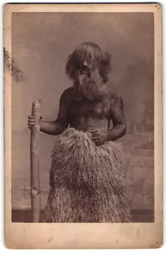 Fotografie Ganzkörper Behaarter Haarmensch auf der Völkerschau, homme singe sauvage, Hypertrichose
