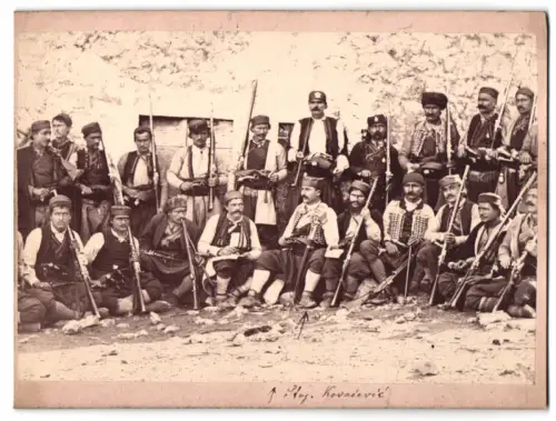 Fotografie Freiheitskämpfer Herzegovina mit Stojan Kovacevic, Anführer des Aufstand 1882 gegen Österreich