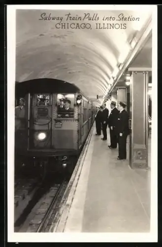 AK Chicago, Subway Train pulls into Station, U-Bahn